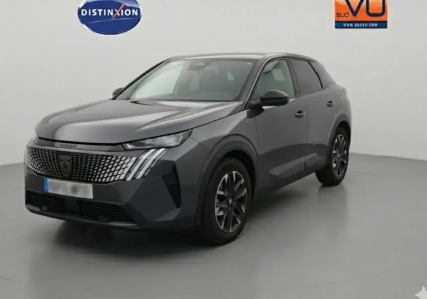 Peugeot 3008 Hybrid gris en 3/4 avant droit, avec calandre distinctive et jantes alliage 19 pouces.