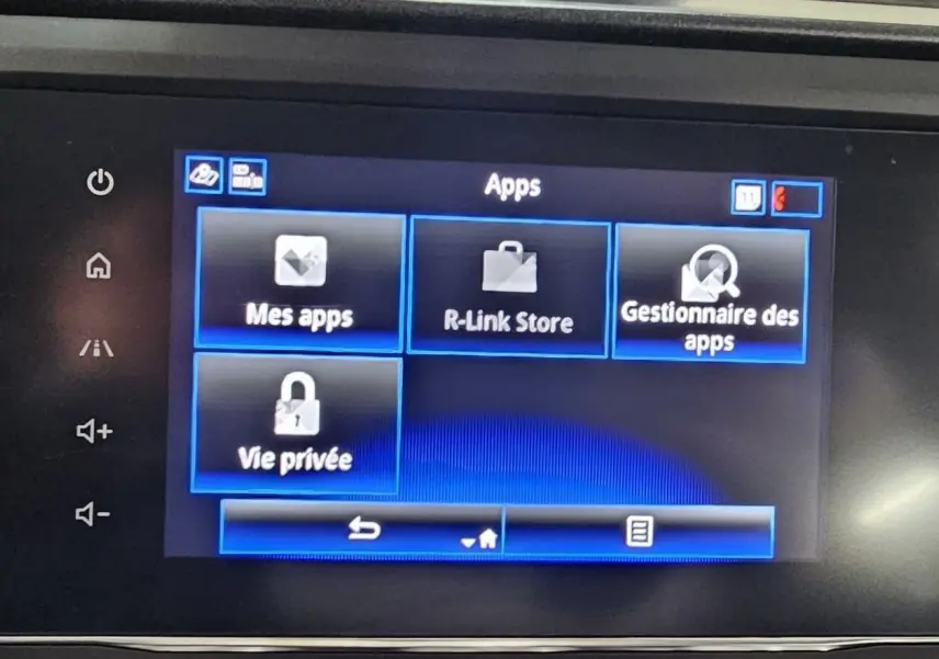 Écran tactile central du système multimédia R-Link du Renault Kadjar 2021 affichant le menu des applications.