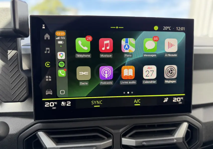 Écran tactile central du tableau de bord du Dacia Bigster Hybrid 155 Journey, affichant les applications connectées.