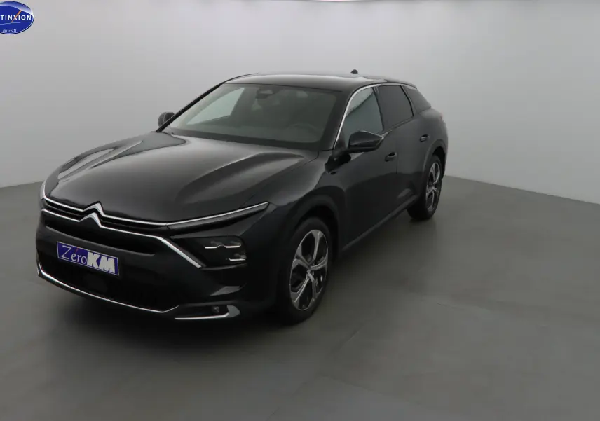 Citroën C5 X noir métal vue 3/4 avant droit, mettant en valeur ses lignes fluides et ses phares LED distinctifs.