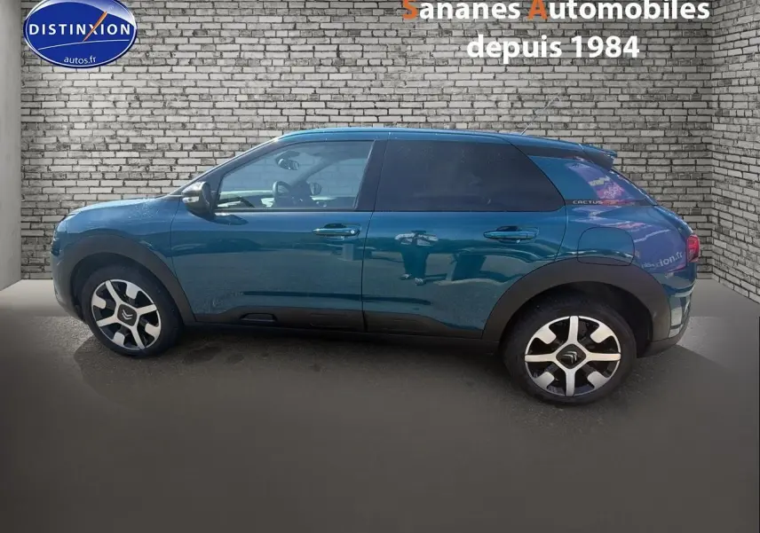 Profil droit d'une Citroën C4 Cactus 2020 bleu métal avec jantes alliage et vitres teintées.