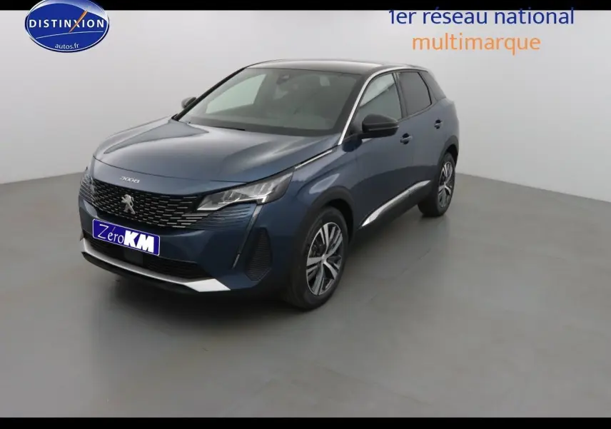 Peugeot 3008 bleu Célèbes métal vue 3/4 avant droit dans un studio lumineux avec jantes alliage.