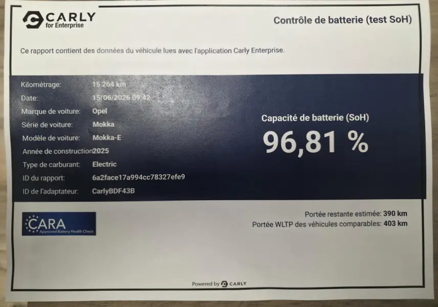 Rapport de contrôle batterie pour Opel Mokka-e 2025, affichant une capacité de 96,81 % et 15 264 km au compteur.