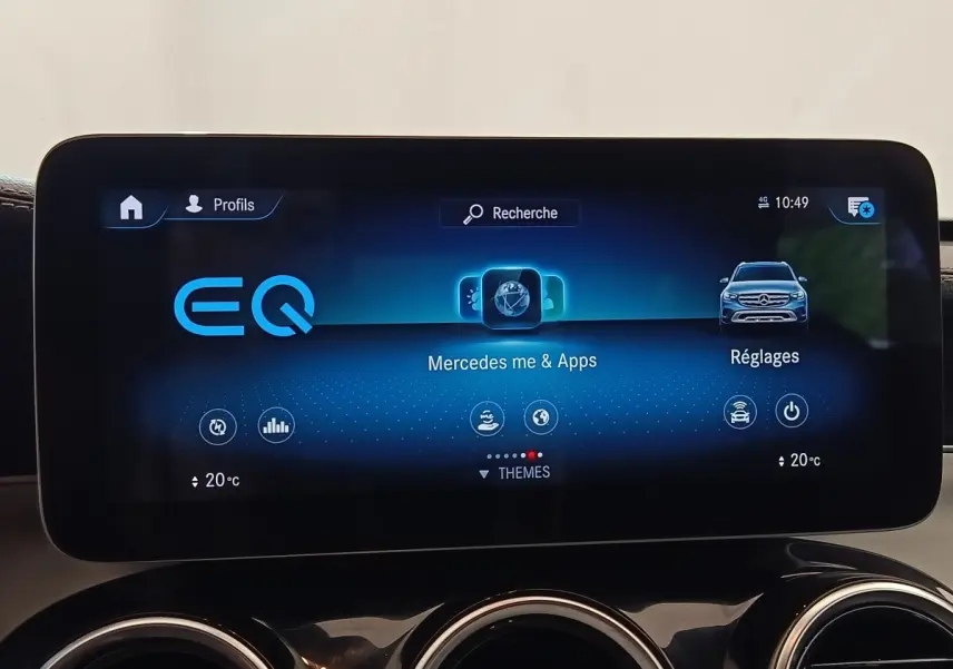 Écran tactile central du tableau de bord Mercedes GLC 300 DE Business Line 2022 affichant menu EQ et réglages.