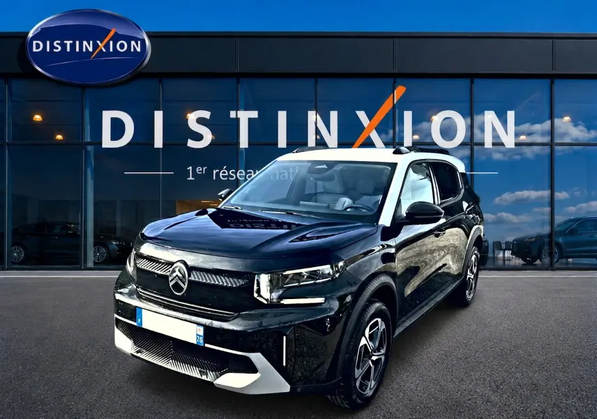 Citroën C3 Aircross noir vue 3/4 avant droit, avec toit blanc et jantes alliage distinctives.