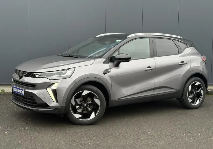Renault Captur 2025 gris Cassiopée et noir, vue 3/4 avant droit avec jantes alu noires diamantées et railing de toit alu.