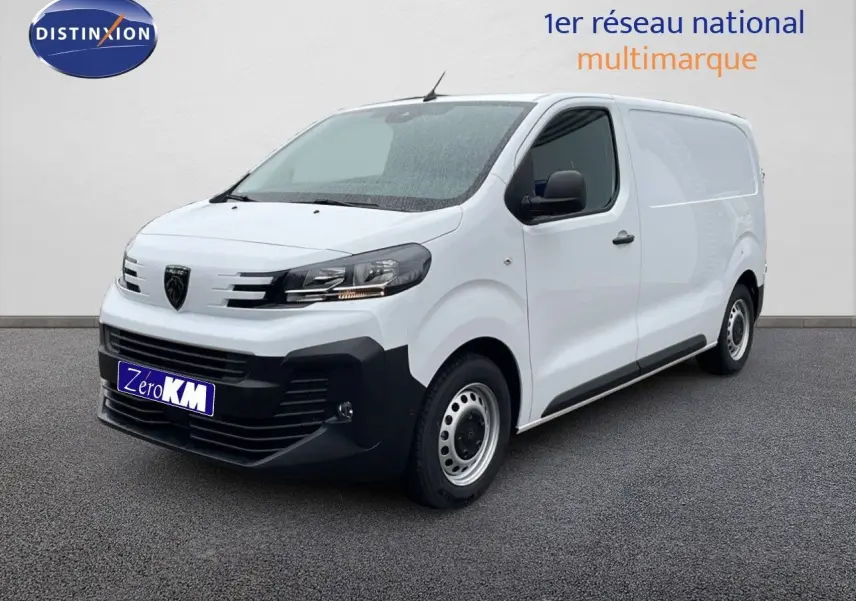 Peugeot Expert Fourgon blanc icy vu en 3/4 avant droit avec calandre noire et jantes acier simples.