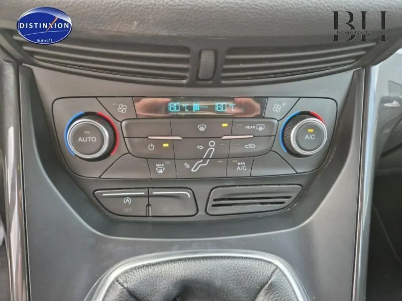 Tableau de bord central de Ford C-MAX 2018 en brun, montrant les commandes de climatisation automatique bi-zone et ventilation.