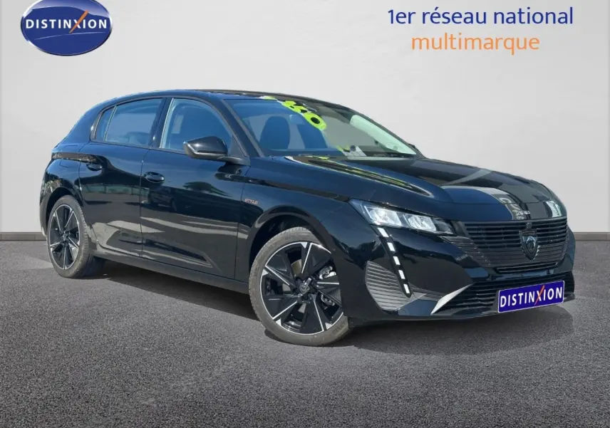 Peugeot e-308 Style noir Perla Nera vue 3/4 avant droit avec phares LED et jantes alliage noires.