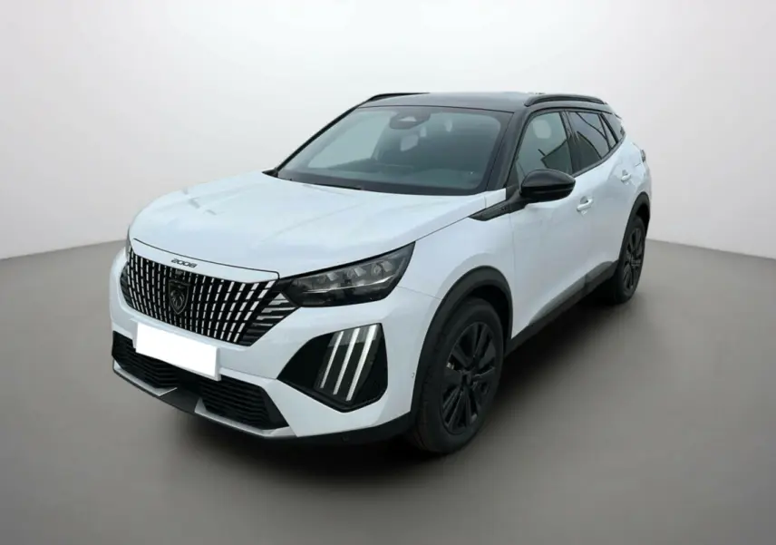 Peugeot 2008 Hybrid 145 GT Vision blanc okénite avec toit noir, vue 3/4 avant droit mettant en valeur sa calandre distinctive.