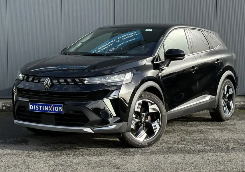 Renault Symbioz E-Tech noir étoilé en 3/4 avant droit, avec jantes 18 pouces et calandre distinctive.