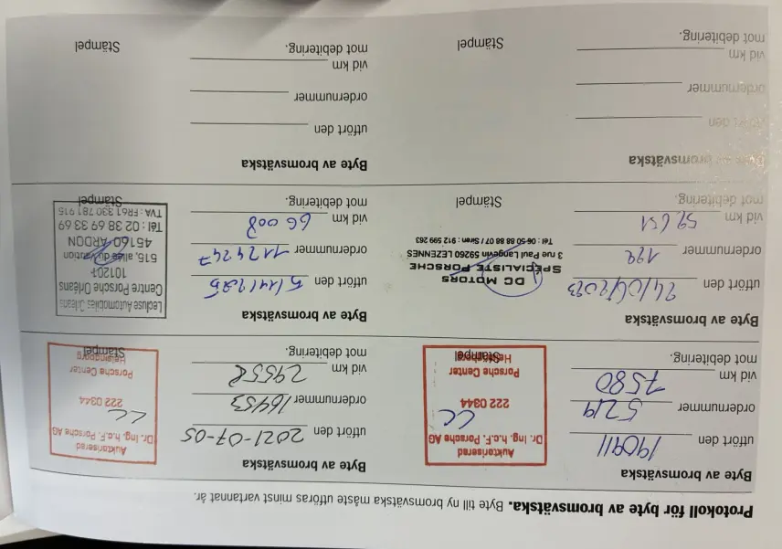 Vue 3/4 avant d'une Porsche Macan GTS 2017 noire avec jantes RS Spyder 20 pouces et baguettes aluminium.