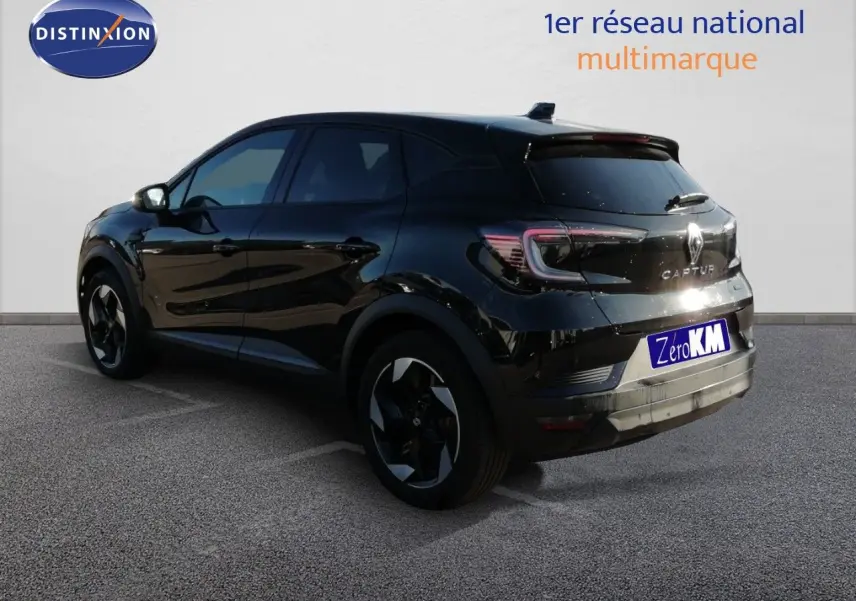 Vue 3/4 arrière droite du Renault Captur E-Tech Full Hybrid noir étoile métal avec jantes bi-ton et feux LED distinctifs.