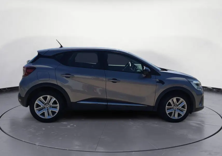 Renault Captur 1.5 Blue dCi 115 Business gris cassiopée vu de profil côté gauche sur fond neutre.