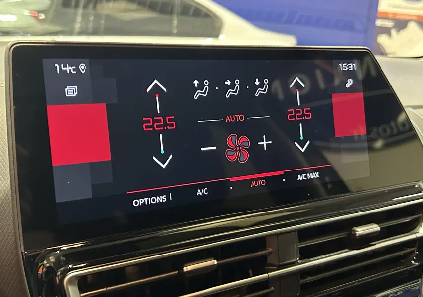 Écran tactile du système de climatisation automatique du Citroën C5 Aircross gris platinium, affichant 22,5°C côté gauche et droit.