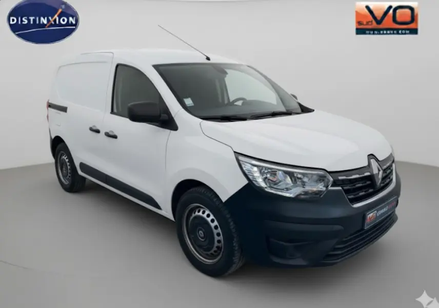 Renault Express Van blanc en 3/4 avant droit, avec pare-chocs noir et porte latérale visible.