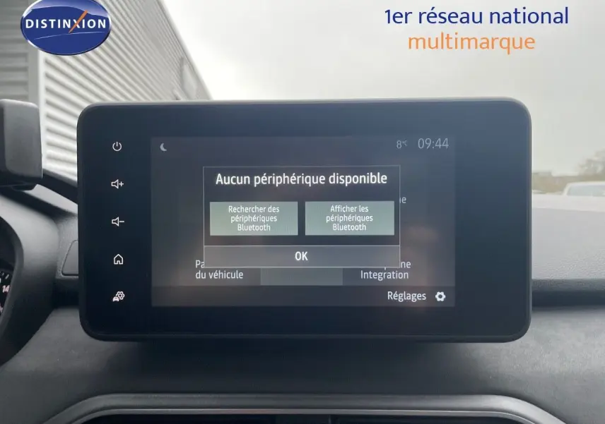 Écran tactile central du tableau de bord du Dacia Jogger gris schiste, affichant le menu Bluetooth sans périphérique connecté.