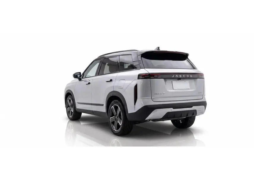 Vue 3/4 arrière droite du SUV JAECOO J7 argent Moonlight avec toit noir et jantes alliage 19 pouces.