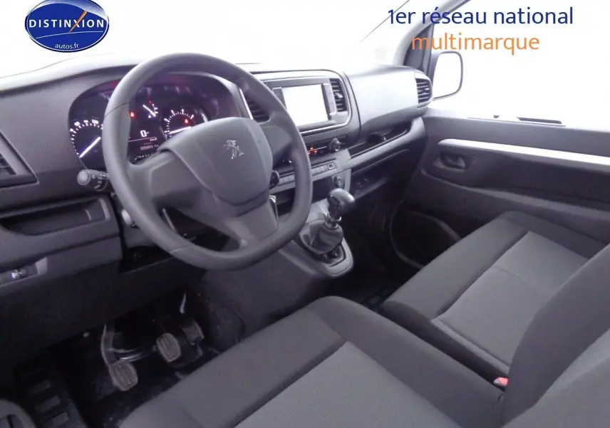 Vue arrière ouverte du Peugeot Expert Cabine Approfondie gris Artense Metal montrant l'espace de chargement vide.