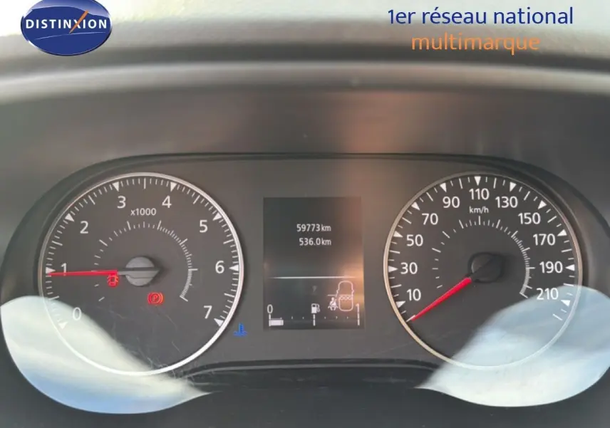 Tableau de bord du Dacia Duster 2022, affichage compteur et compte-tours avec 59 773 km au total.