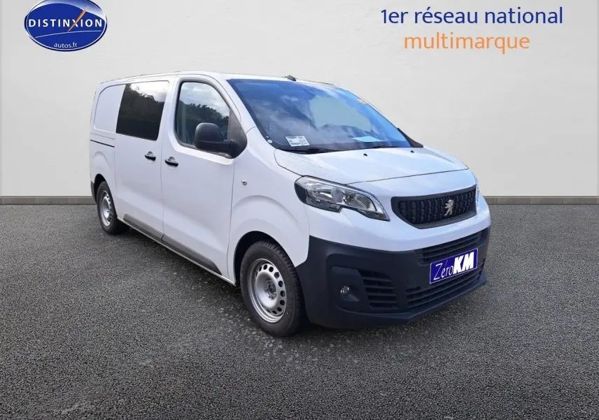 Peugeot Expert Cabine Approfondie blanc Kaolin vu en 3/4 avant droit avec calandre noire et jantes acier simples.