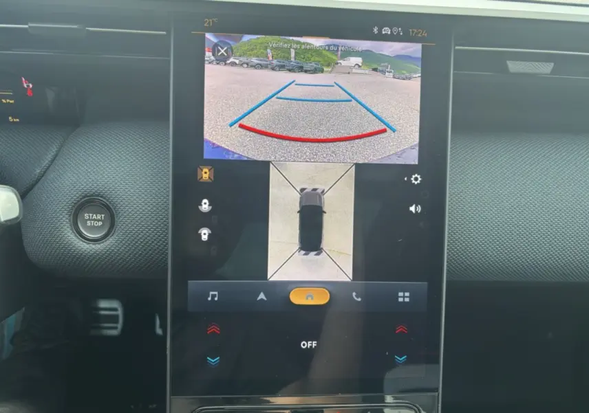 Écran tactile intérieur montrant la caméra 360° et la vue arrière du Citroën C5 Aircross New Hybrid 2026.