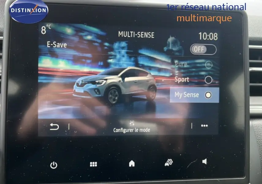 Écran tactile montrant un Renault Captur bleu iron metal avec toit noir en vue 3/4 avant dans le menu Multi-Sense.