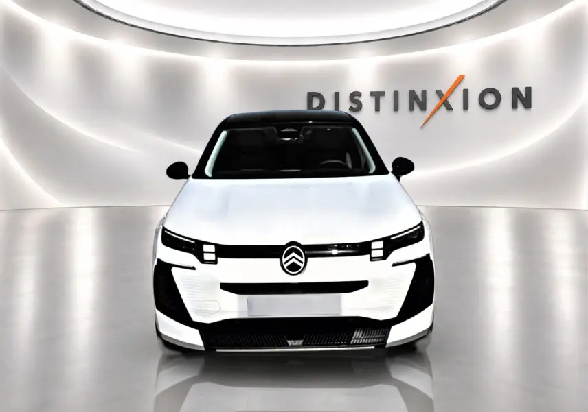 Vue frontale d'un Citroën C5 Aircross hybride blanc à toit noir, avec logo Citroën et éclairage LED distinctif.