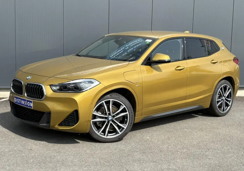 BMW X2 xDrive 25e or Galvanic vue 3/4 avant droit avec jantes alliage bicolores et hayon électrique