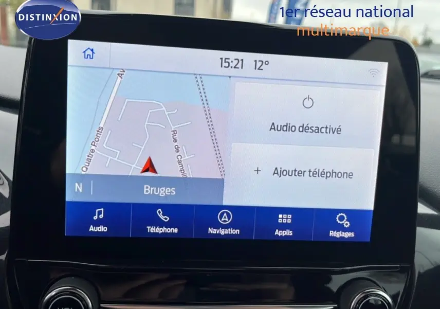 Écran tactile central du Ford Puma gris magnétique 2024 affichant la navigation et options audio désactivées.
