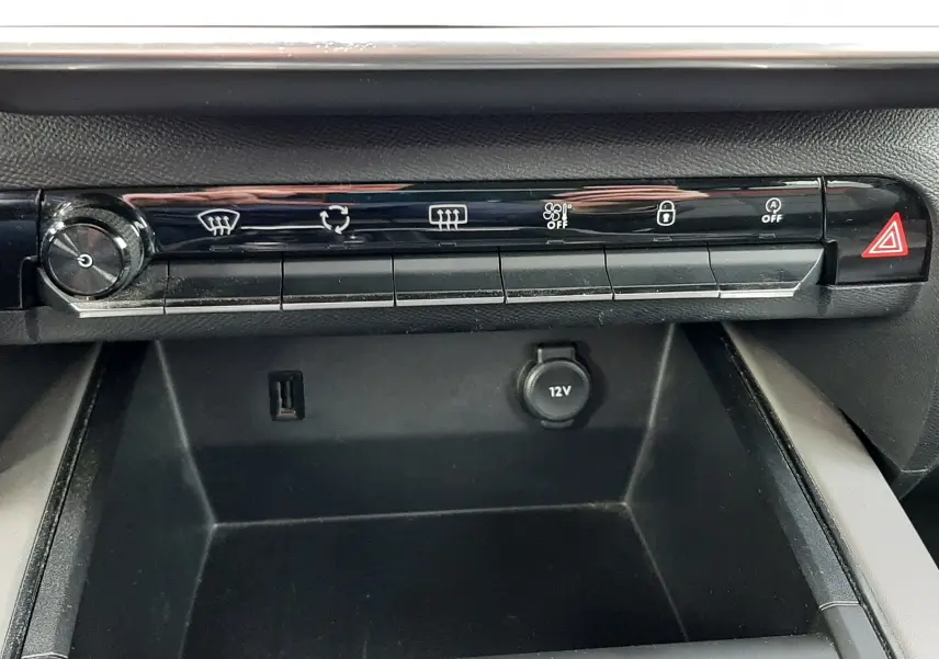 Détail de la console centrale du Citroën C5 Aircross 2020 avec commandes climatisation, prise 12V et boutons mode Eco et Sport.