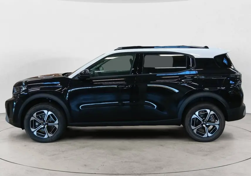 Vue de profil côté gauche du Citroën C3 Aircross 2025 noir Perla avec toit blanc et jantes bi-ton.