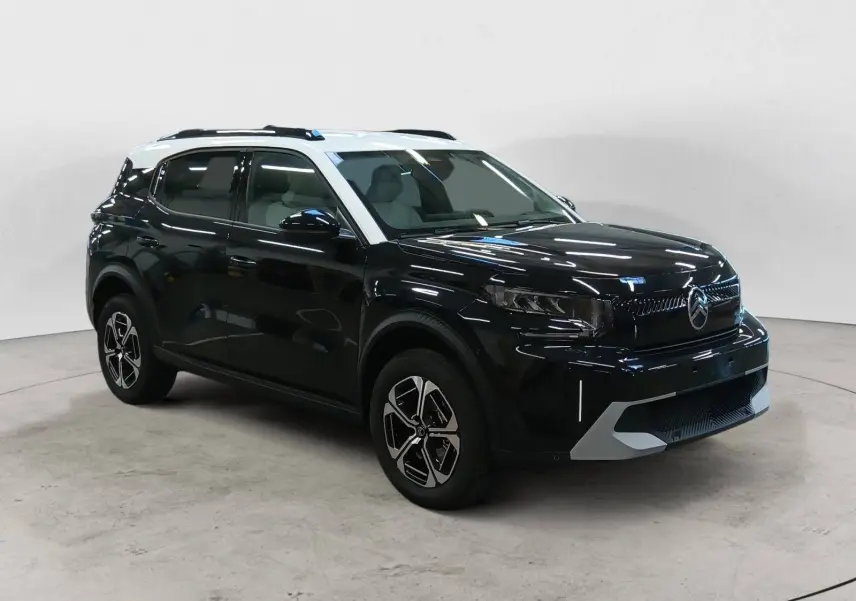 Citroën C3 Aircross hybride 2025 noir perla avec toit blanc, vue 3/4 avant côté gauche, jantes bi-ton distinctives.