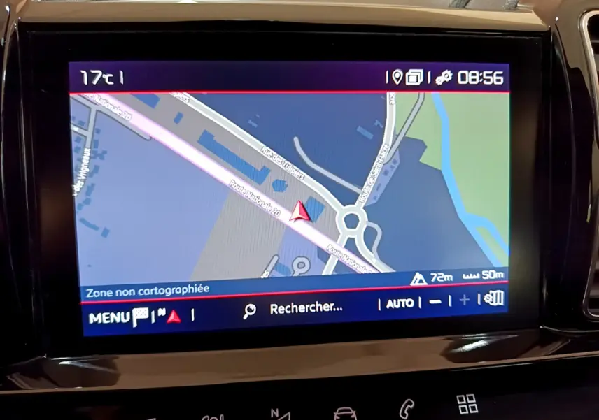 Écran tactile du système CITROËN Connect Nav affichant une carte de navigation dans un C5 Aircross 2020.