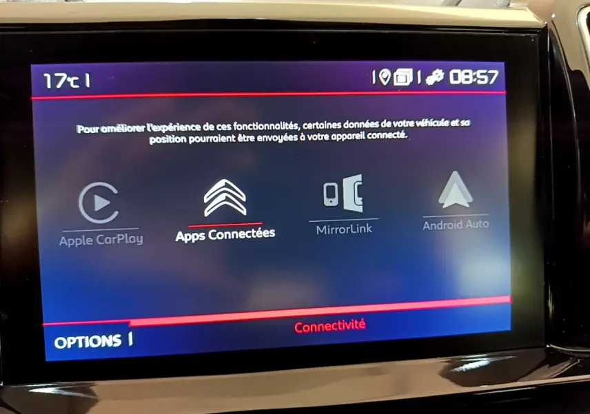 Écran tactile central du Citroën C5 Aircross 2020 affichant les options de connectivité avec interface en français