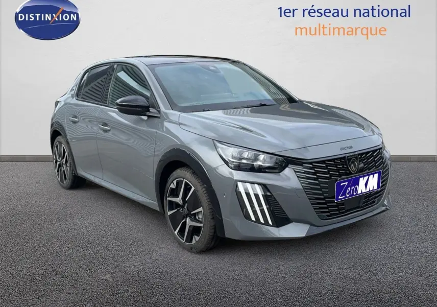 Peugeot 208 gris selenium métal avec toit noir, vue 3/4 avant mettant en valeur ses phares LED et jantes biton.