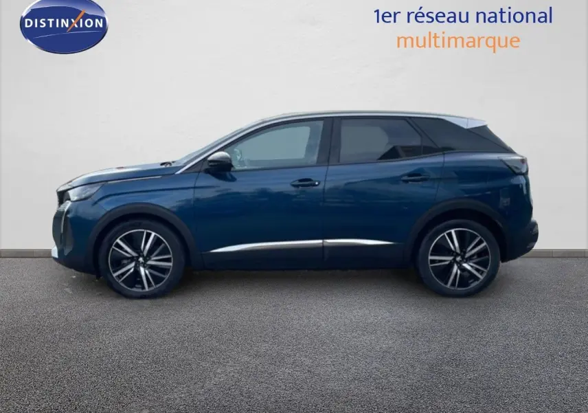 Peugeot 3008 hybride rechargeable bleu Célèbes métal en profil droit, avec jantes alliage bicolores et toit noir.