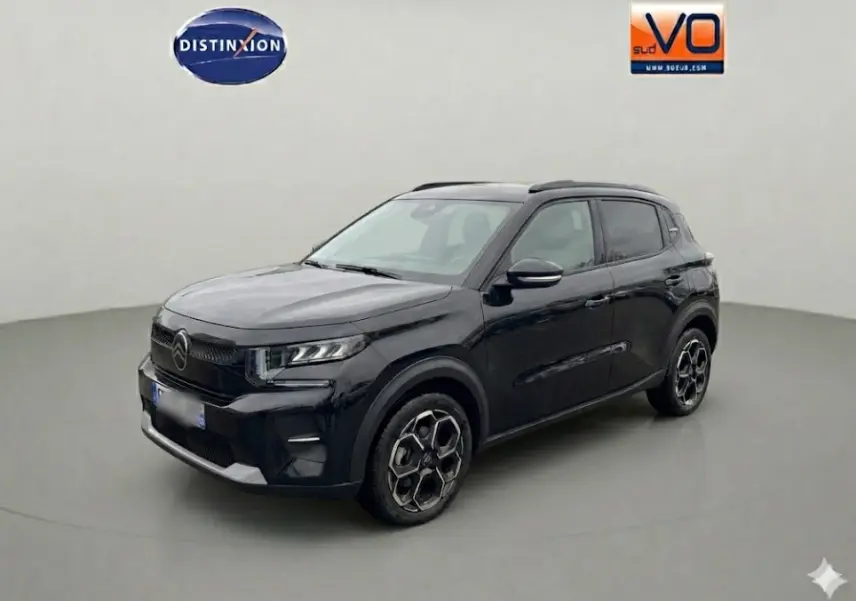 SUV Citroën C3 noir vu en 3/4 avant droit, avec jantes alliage et barres de toit visibles en studio.