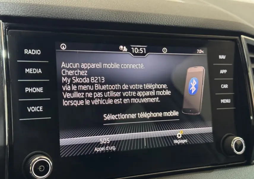Écran tactile central du Skoda Karoq 2021 affichant le menu Bluetooth et les options multimédias.