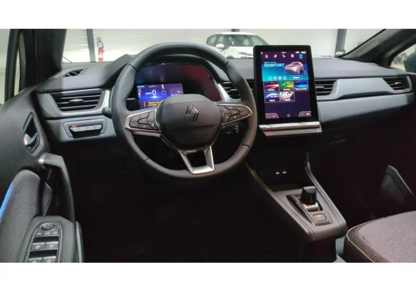 Vue intérieure du tableau de bord du Renault Captur 2026, avec volant multifonction, écran tactile vertical et console centrale flottante.