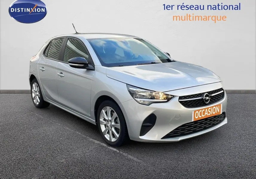 Opel Corsa 1.5 Turbo D gris kristall metal vue 3/4 avant droit avec plaque occasion visible.