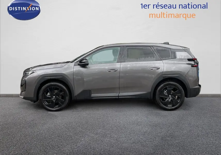 Profil droit du Citroën C5 Aircross Hybrid 145ch gris platinium métal avec jantes noires et détails noirs contrastants.