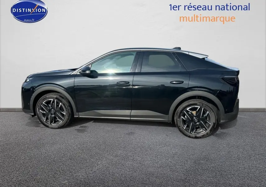 Profil droit du Peugeot 3008 noir perla nera 2025 avec jantes alu et lignes épurées.