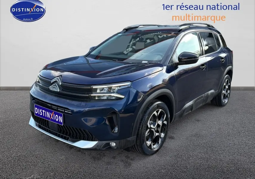 Citroën C5 Aircross bleu eclipse en 3/4 avant droit, avec jantes alu et détails noirs contrastants.
