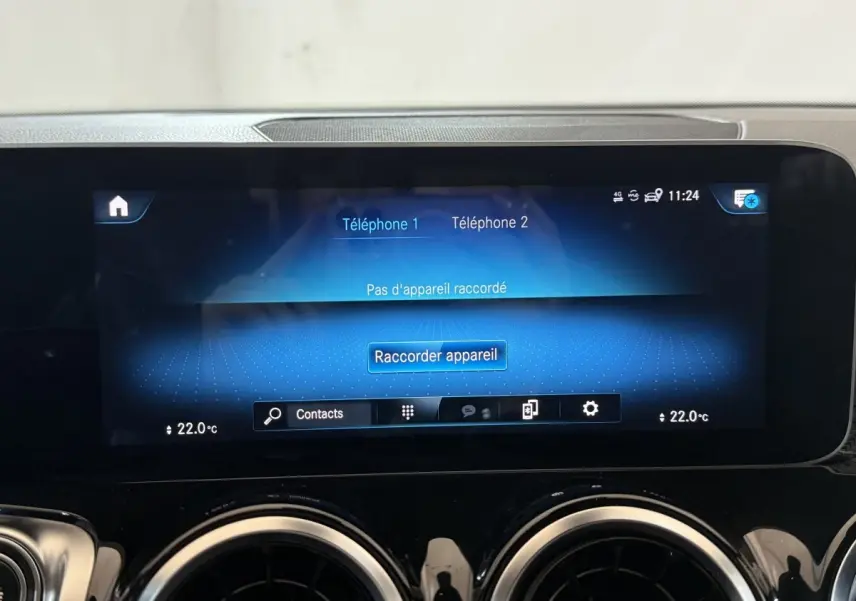 Écran tactile central du tableau de bord du Mercedes GLB 200 d AMG Line noir, affichant le menu Bluetooth.