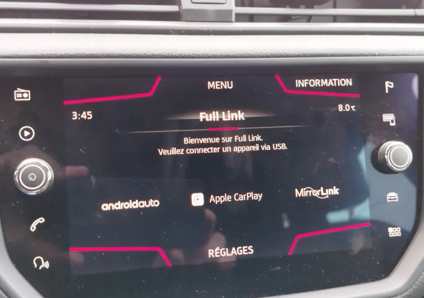 Écran tactile central de la SEAT Arona 2020 affichant le menu Full Link avec options Android Auto et Apple CarPlay.
