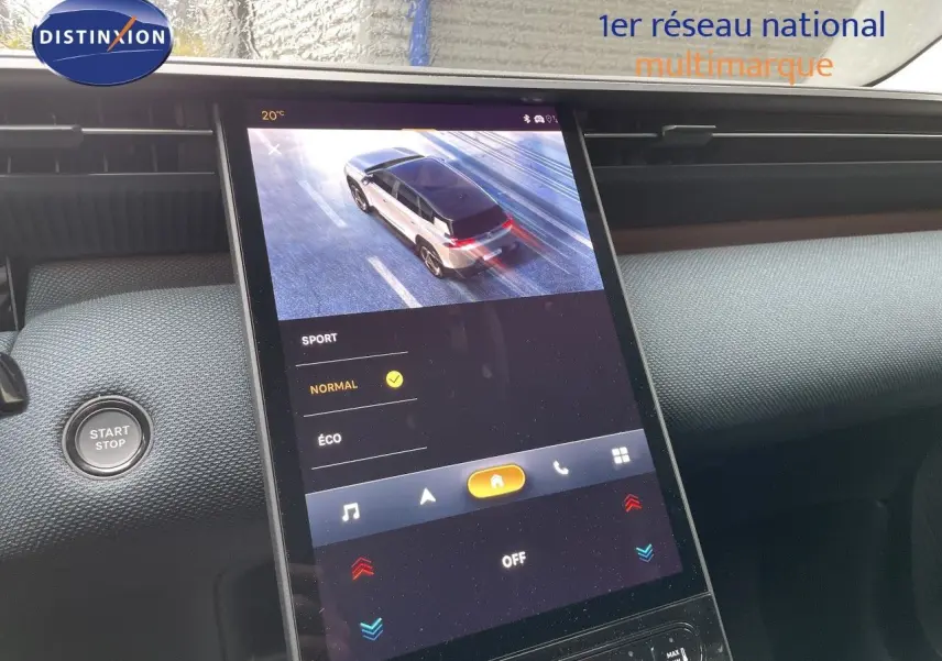 Écran tactile central affichant le mode de conduite d’un Citroën C5 Aircross gris platinium, vue intérieure du tableau de bord.