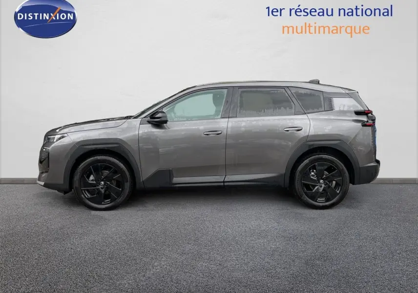 Profil latéral droit du Citroën C5 Aircross Hybrid 145ch gris platinium avec jantes noires et détails noirs contrastants.
