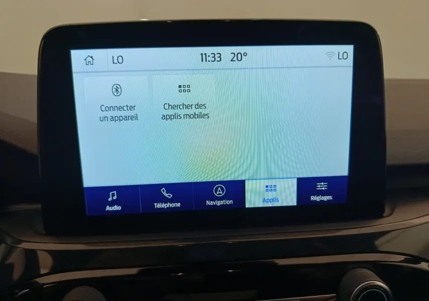 Écran tactile central du tableau de bord du Ford Kuga 2024 affichant les options de connexion Bluetooth et applications.