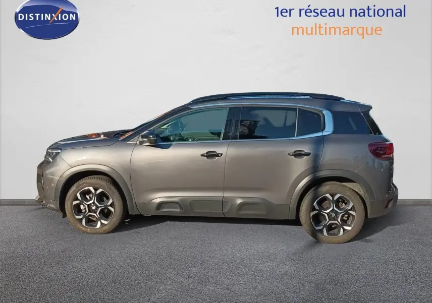 Profil droit du Citroën C5 Aircross gris platinium métallisé, SUV compact avec toit noir et jantes bi-ton.